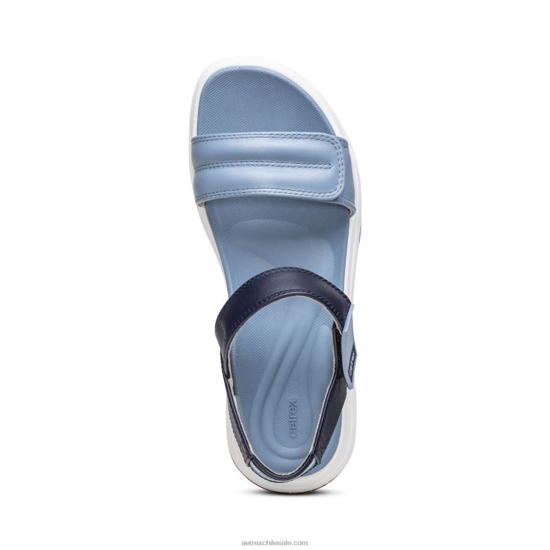 mujer azul Aetrex con sandalia sport 2TB4B288