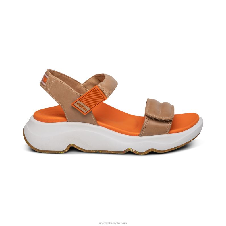 mujer camello Aetrex con sandalia sport 2TB4B209